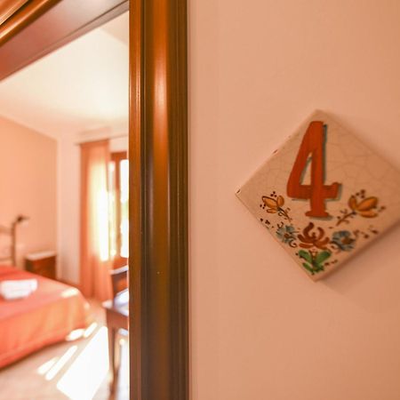 Aurora Castelluzzo Bed & Breakfast Room photo
