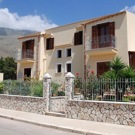 Aurora Castelluzzo Bed & Breakfast Exterior photo