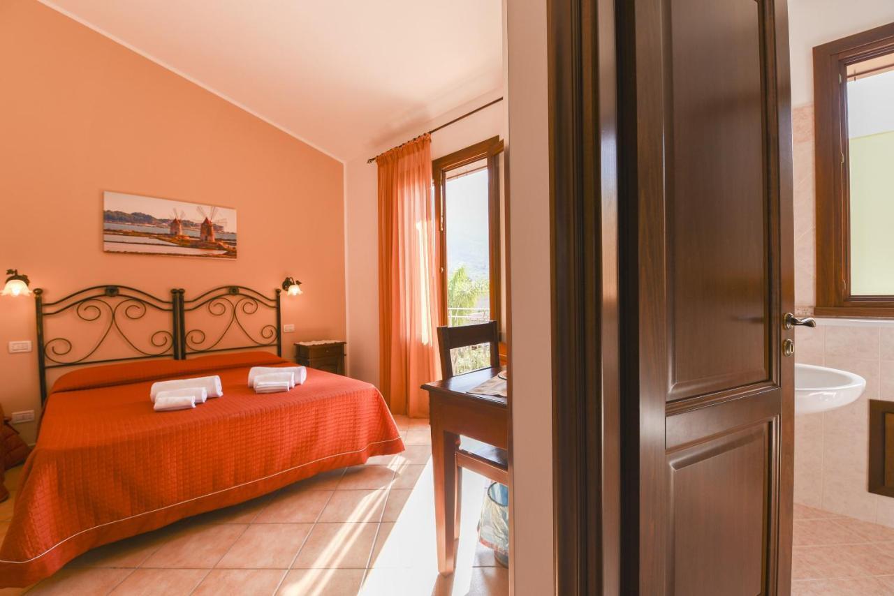 Aurora Castelluzzo Bed & Breakfast Exterior photo