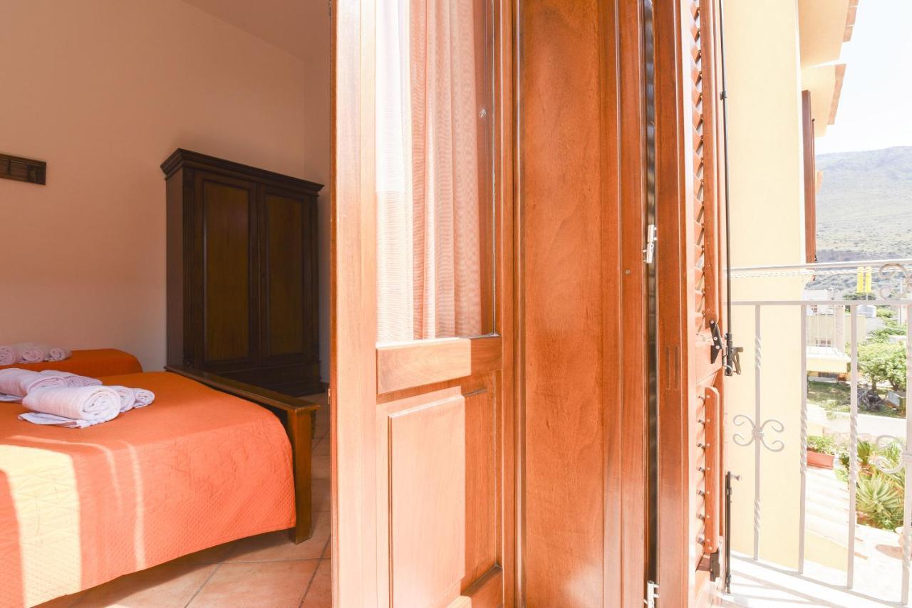 Aurora Castelluzzo Bed & Breakfast Exterior photo