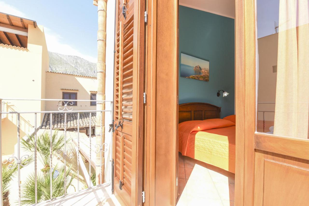 Aurora Castelluzzo Bed & Breakfast Exterior photo