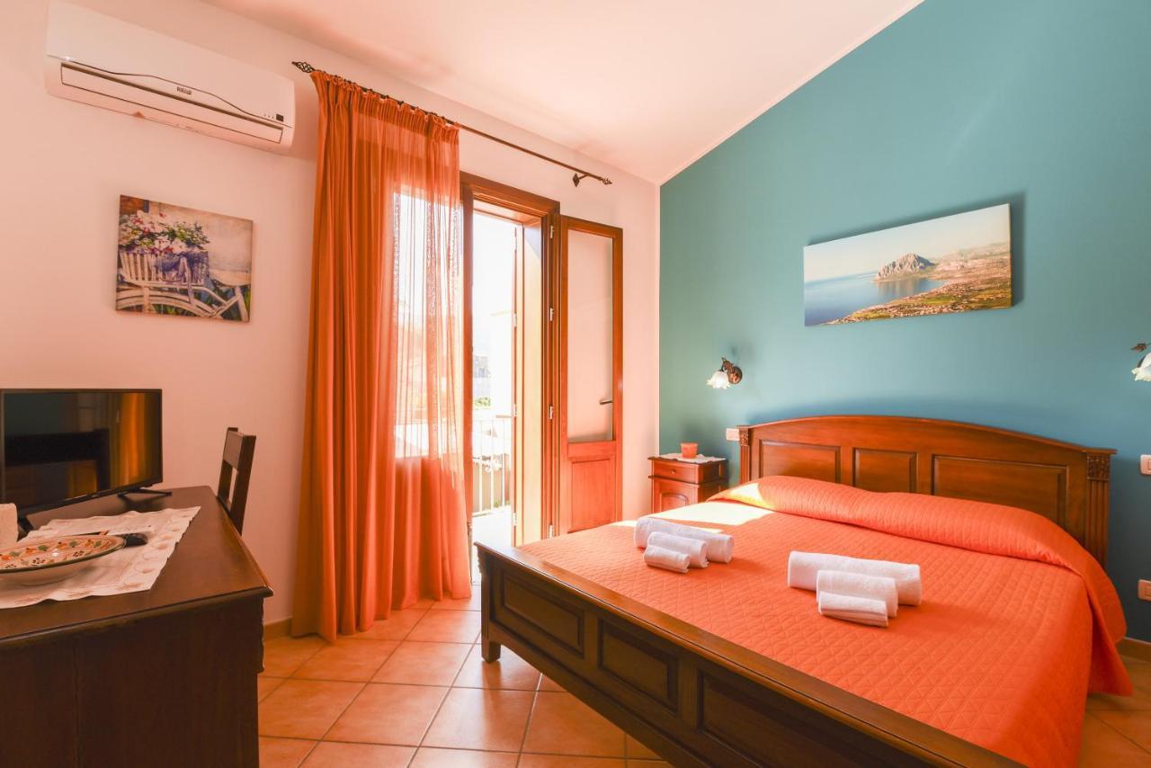 Aurora Castelluzzo Bed & Breakfast Exterior photo