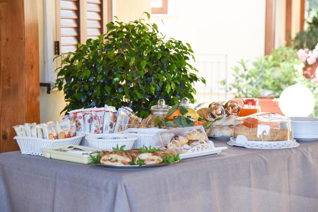 Aurora Castelluzzo Bed & Breakfast Exterior photo