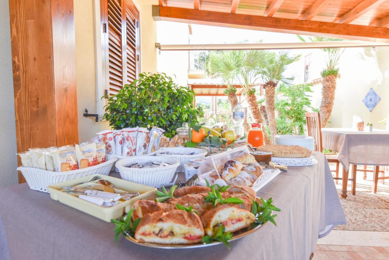 Aurora Castelluzzo Bed & Breakfast Exterior photo