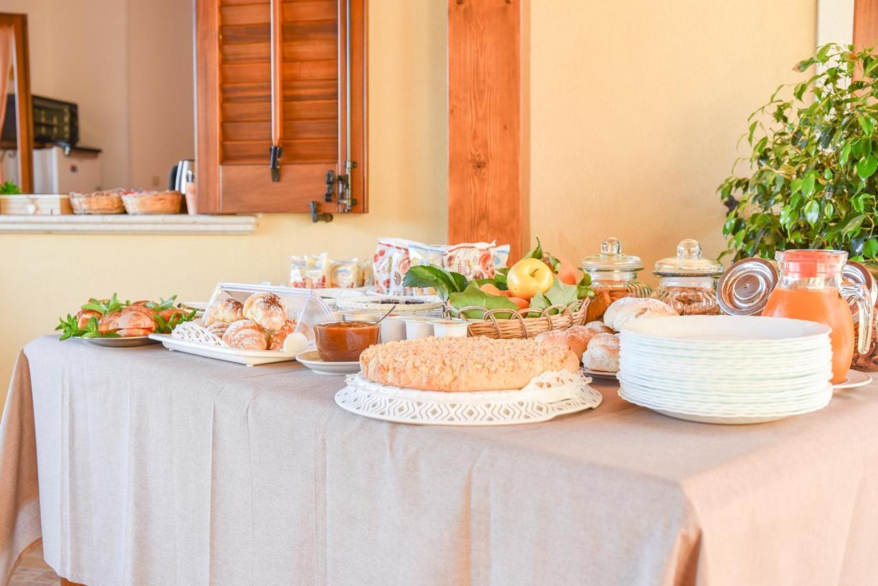 Aurora Castelluzzo Bed & Breakfast Exterior photo