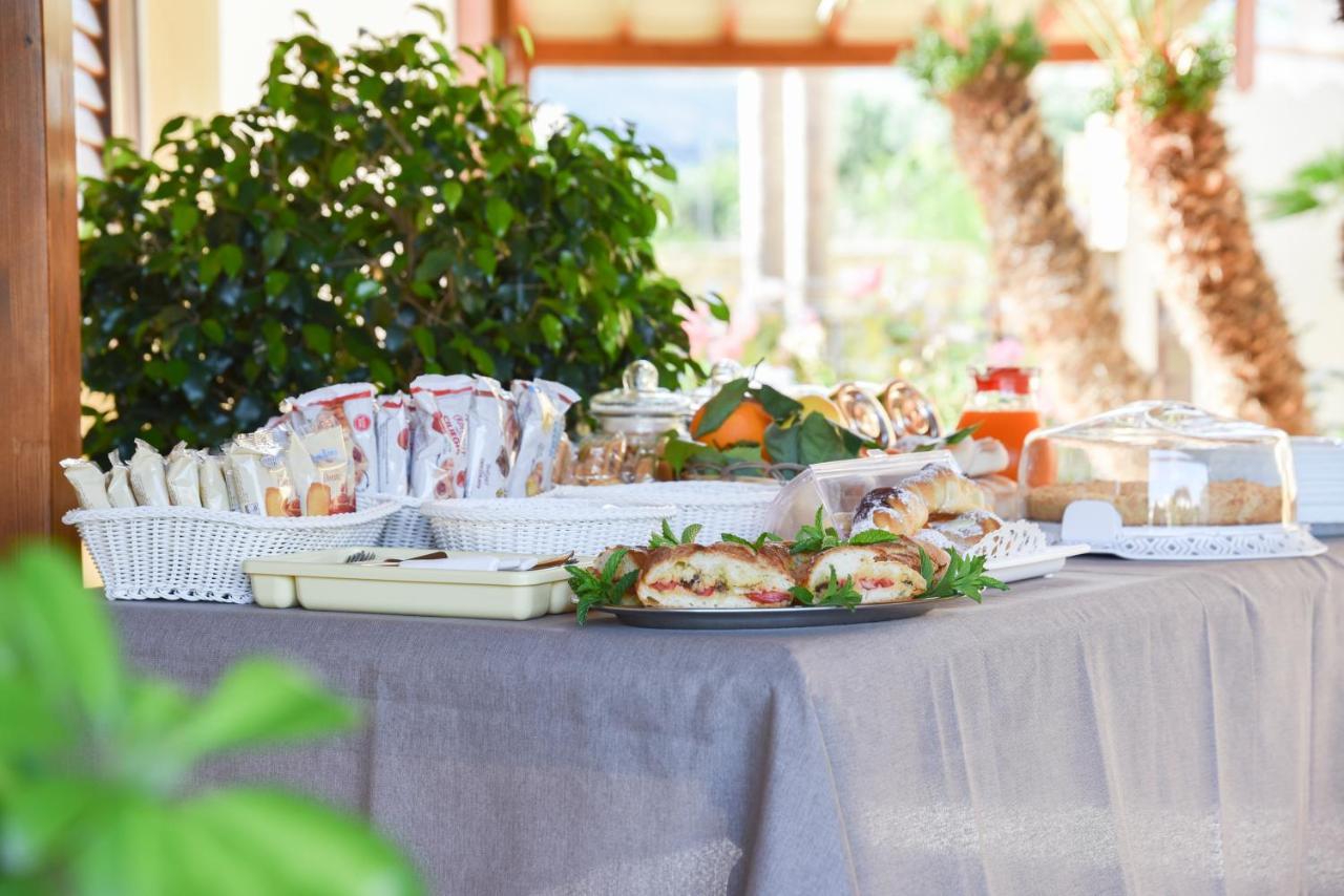 Aurora Castelluzzo Bed & Breakfast Exterior photo