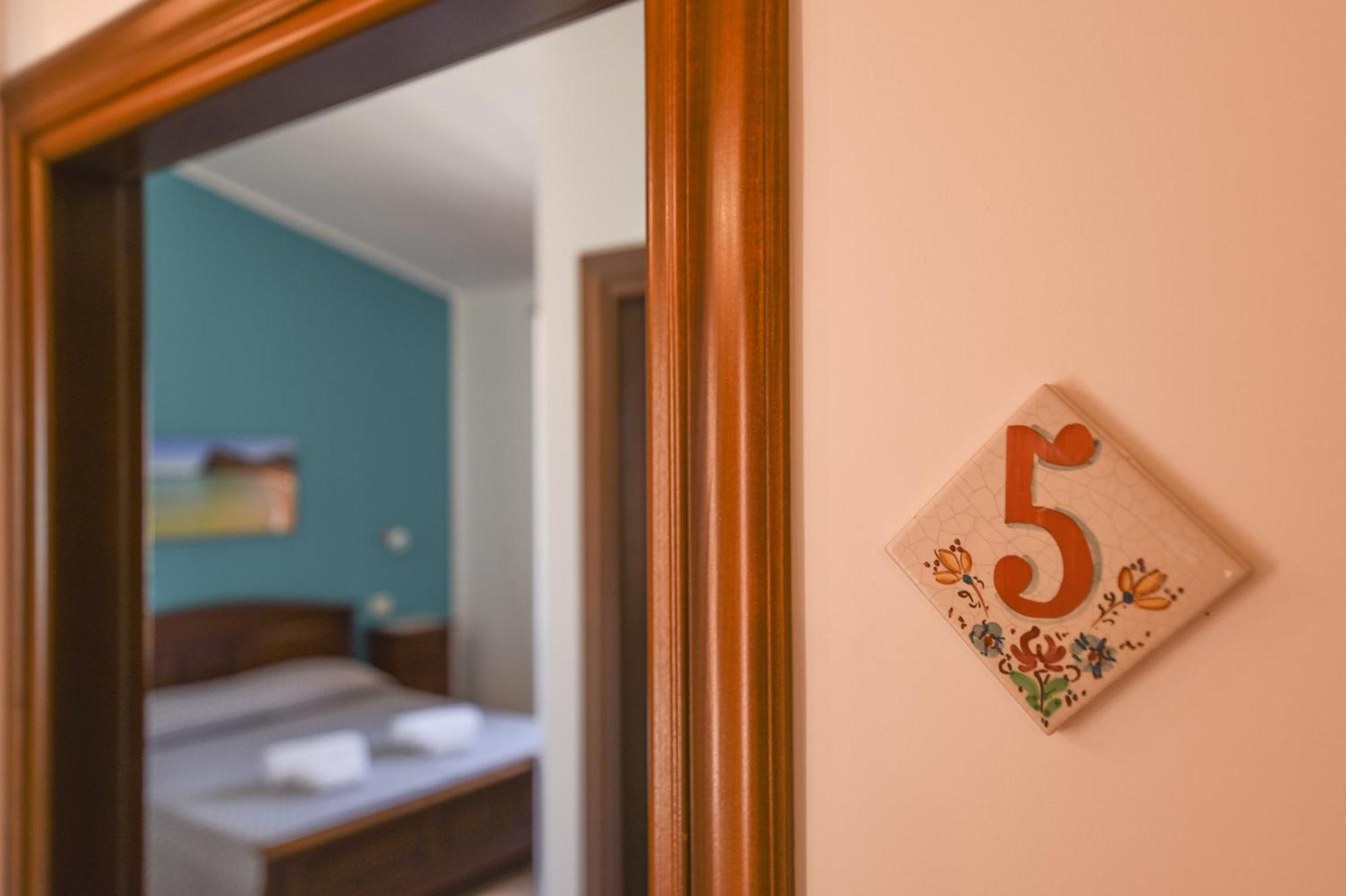 Aurora Castelluzzo Bed & Breakfast Room photo