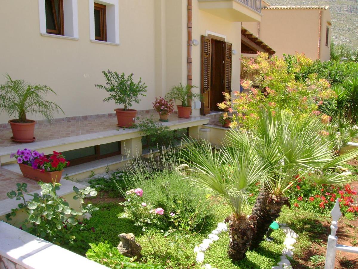 Aurora Castelluzzo Bed & Breakfast Exterior photo