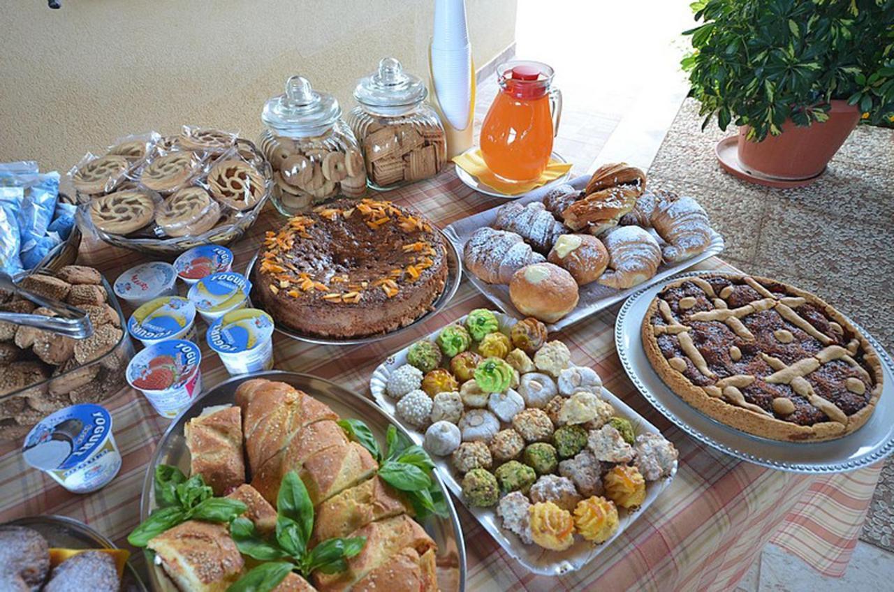 Aurora Castelluzzo Bed & Breakfast Exterior photo