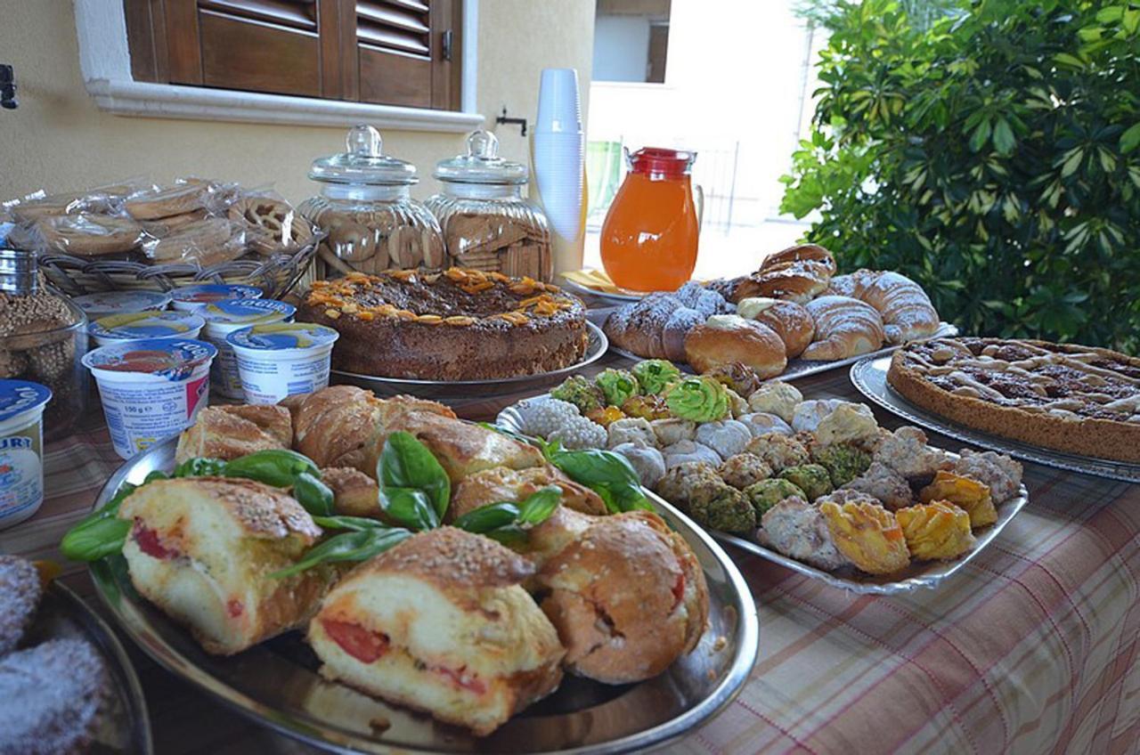 Aurora Castelluzzo Bed & Breakfast Exterior photo